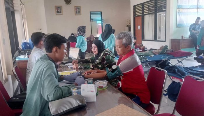 Dalam Rangka Hari Jadi dan Hari Kartini Pemerintah Kecamatan Kaliwedi Ajak Masyarakat Donor Darah