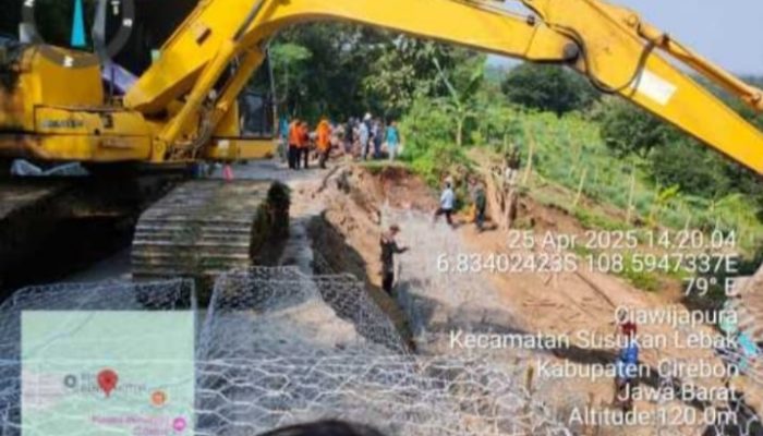 Melawan Alam di Perbatasan Cirebon-Kuningan: Upaya Darurat Tangani Longsor di Desa Belawa