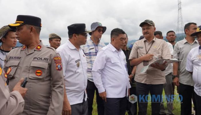 Wakil Bupati Karo dampingi Perwakilan Kementerian Pertanian Tinjau Dampak Banjir di Paya lah-lah