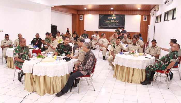 Halal Bihalal Secara Virtual Bersama Purnawirawan TNI AD dan Keluarga Besar TNI-Polri di Aula Kodim 0505/Jakarta Timur.