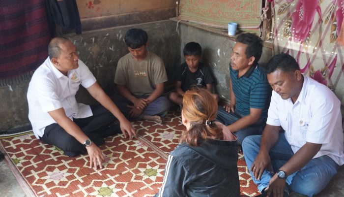 Peringati Hut Persaja Ke-74 Kejaksaan Negeri Karo Kembali Melakukan Adhyaksa Peduli Kepada Anak Yang Diterlantarkan Orang Tuanya
