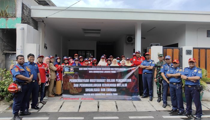 Melalui Komsos, Babinsa Kelurahan. Kayu Manis Bersama Sudin Penanggulangan Kebakaran dan Keselamatan Giat Sosialisasi