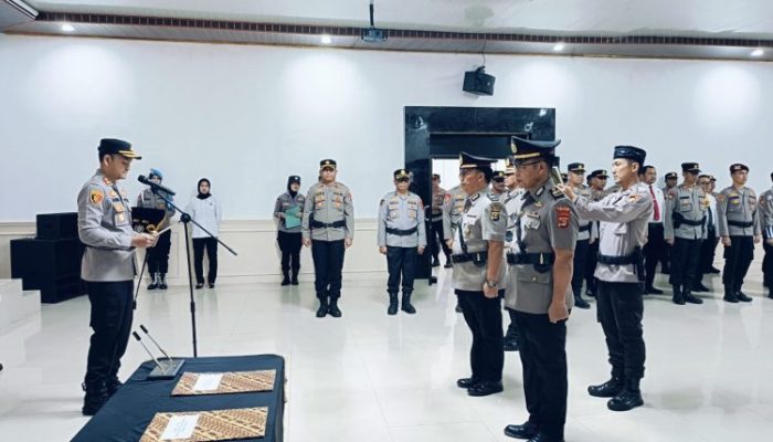 Polres Mesuji Melaksanakan Upacara Serah Terima Jabatan Kabagren dan Pelantikan Kasat Binmas Polres Mesuji