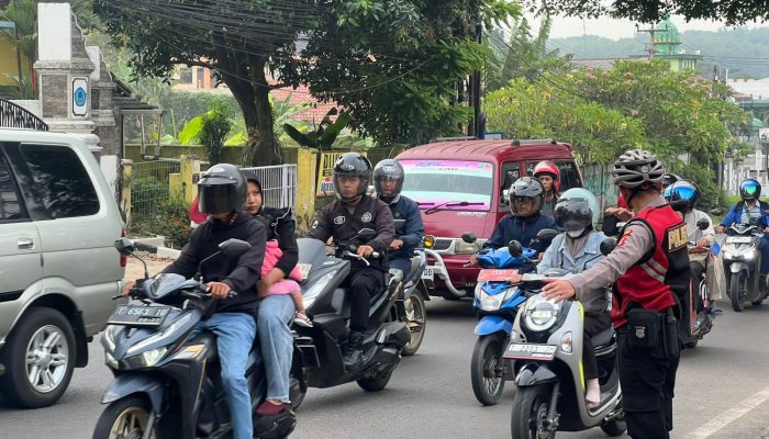 Tempatkan Personel Di Jalan, Sat Samapta Polres Purwakarta Selalu Berikan Pelayanan Terbaik Untuk masyarakat