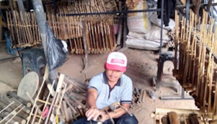 Ramainya pembelian angklung di tingkat sekolah yang mahal Beginilah Kata Donny Sigakole!