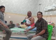 Ketua DPD Serta Kabid Keuangan PWO Aceh Utara Besuk Zulkifli Aneuk Syuhada di RSUD Zubir Mahmud Aceh Timur