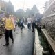 Aksi Sigap Polisi Di Purwakarta Bantu Warga Bersihkan Longsoran Tanah, Wujudkan Polri Untuk Masyarakat