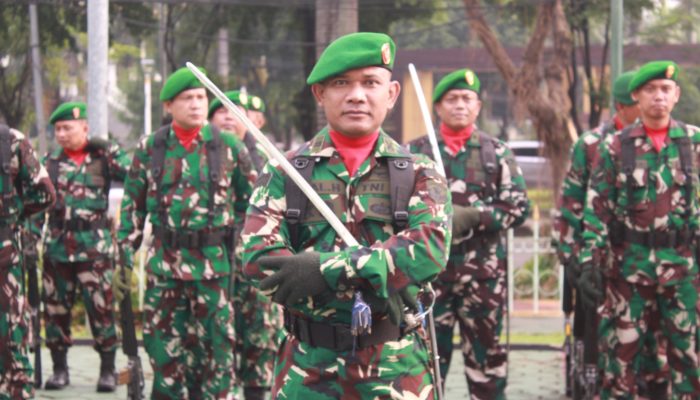Tegas dan Penuh Semangat, Kodim 0505/Jakarta Timur Gelar Upacara Bendera Bulanan : Bangun Prajurit Tangguh dan Berwawasan.