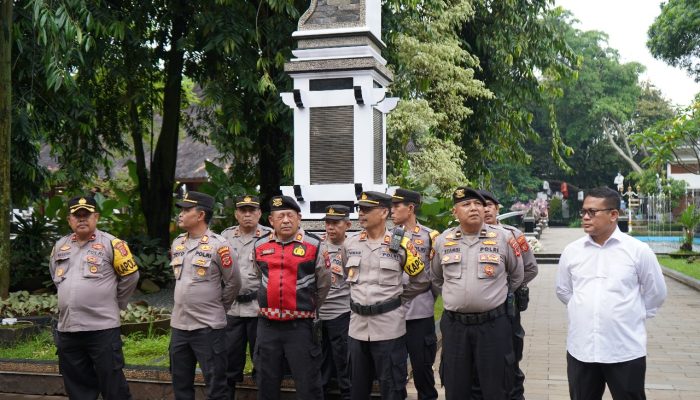 Polres Purwakarta Lakukan Pengamanan Aksi Ojol Secara Humanis