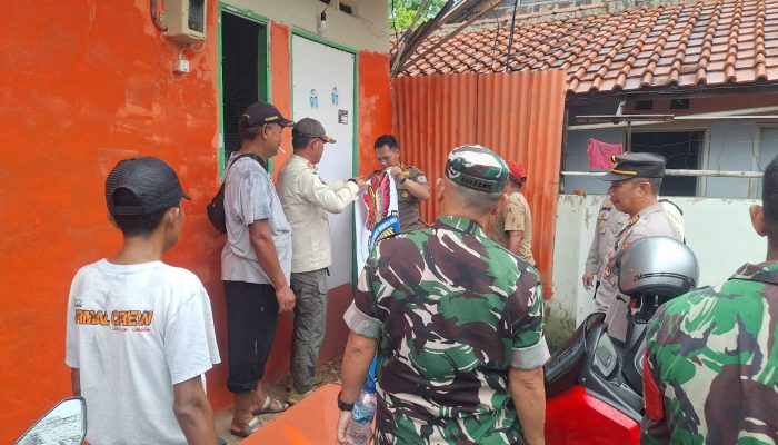 Tiga Pilar Jatinegara Tertibkan Spanduk dan Pos Ormas di Sekretariat PAC GRIB.