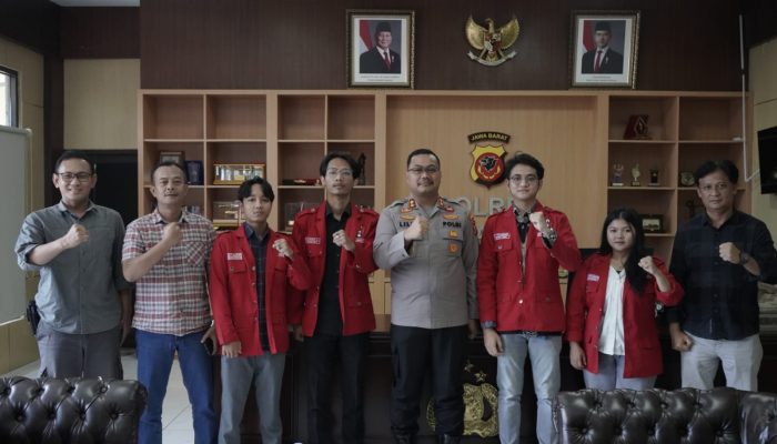 Bahas Kegiatan Pelatihan, Ketua GMNI Purwakarta dan Mahasiswa STT Wastukancana Ke Polres Purwakarta Silaturahmi