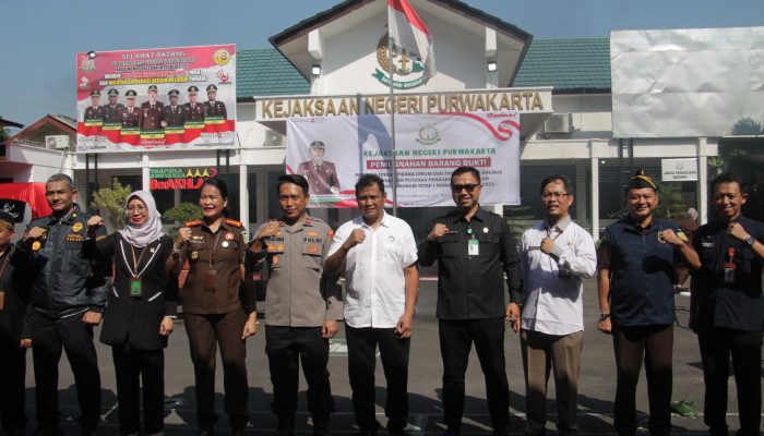Wakili Kapolres, Kompol Sosialisman Hadiri Pemusnahan Barang Bukti Barang Bukti Di Kejaksaan Negeri Purwakarta