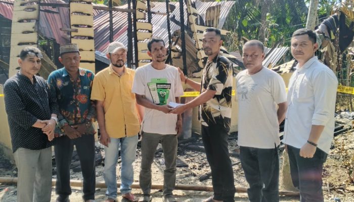 PWO Aceh Utara Datangi Korban Kebakaran Alue Bili Rayeuk dan Serahkan Santunan