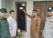 Tingkatkan Akses Layanan Darurat, Camat Matangkuli Tempel Stiker Nomor Penting di Rumah Warga Gampong Hagu