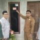Tingkatkan Akses Layanan Darurat, Camat Matangkuli Tempel Stiker Nomor Penting di Rumah Warga Gampong Hagu