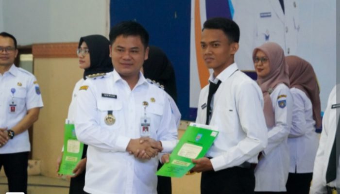 Bupati Ischak Serahkan SK Pengangkatan 294 CPNS Pemerintah Kabupaten Tegal