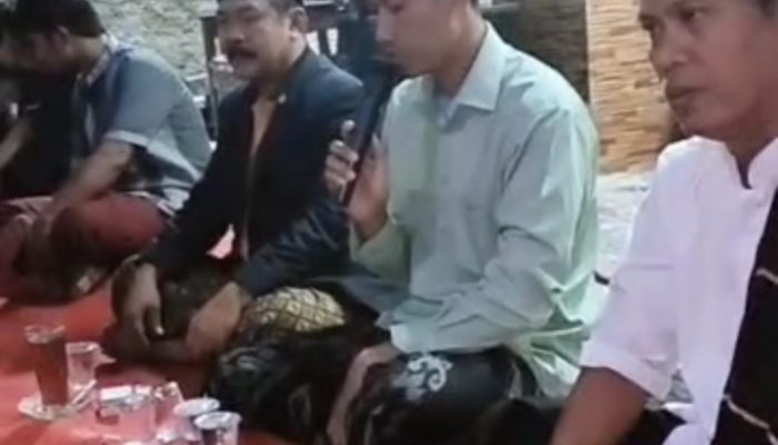 Kepala Desa Sukawangi Sekam Asmawijaya Ikut Tahlilan Malam Kelima Dikediaman Almarhumah Ibu Manih