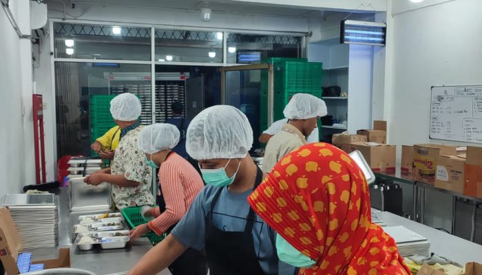 Babinsa Cakung Pastikan Dapur MBG Bersih dan Siap Salurkan 2.524 Porsi Makanan Bergizi.
