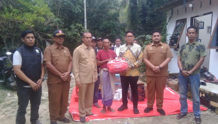 Wakil Walikota Langsa Serahkan Bantuan Masa Panik Korban Kebakaran Dusun I Alur Buaya Gampong Suka Jadi Makmur