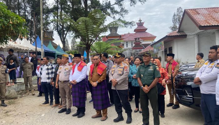 Pemukulan Gong Oleh Bupati Tanda di bukanya Perayaan hari Krida Pertanian Kabupaten Karo TA 2025