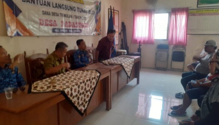 Warga Padasugih Datangi Kantor Desa, Tuntut Disiplin Perangkat yang Sering Mangkir