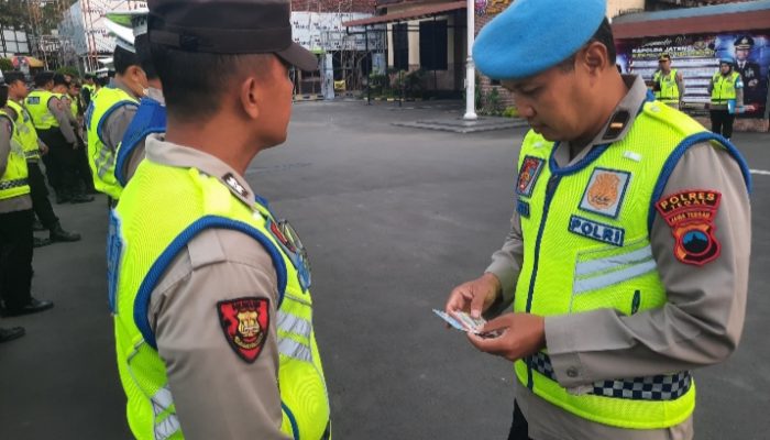 Kapolres Tegal : Jaga Profesionalisme, Propam Polres Tegal Periksa Penampilan Personel