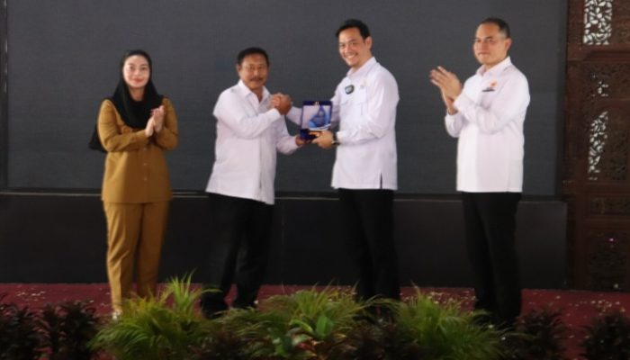 Indra Kembali Dikukuhkan Jadi Ketua Kadin Brebes