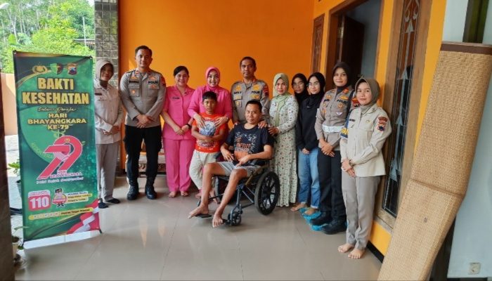 Kapolres Tegal Gelar Bakti Kesehatan Home Visit untuk Anggota PNPP yang Sakit Menahun