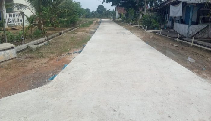 Pemdes Desa Muara Tenang Sukses Realisasikan Dana Desa Tahap Pertama Tahun 2025 Dengan Membangun Rabat Beton
