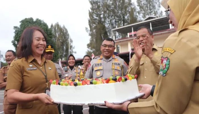 Bupati Karo dan Jajaran Beri Kejutan Ulang Tahun ke-46 untuk Kapolres Tanah Karo
