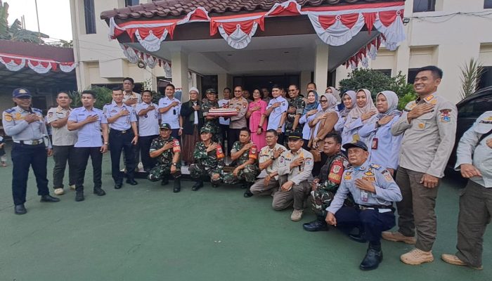 Koramil 08/Duren Sawit “_Geruduk_” Polsek Duren Sawit Rayakan HUT Bhayangkara ke-79.