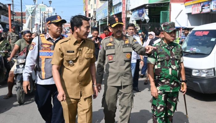 Pemkab Cirebon Turun Langsung Tertibkan Kawasan Wisata Trusmi
