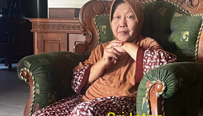 .Sri intan..Bistaman Teman baik dari kecil yang suka traktir