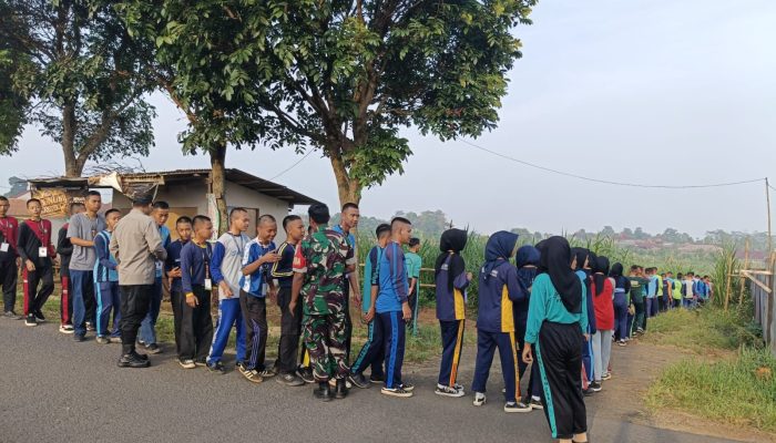 Dalam MPLS, Babinsa dan Bhabinkamtibmas Di Purwakarta Ajak Pelajar Jauhi Kenakalan Remaja