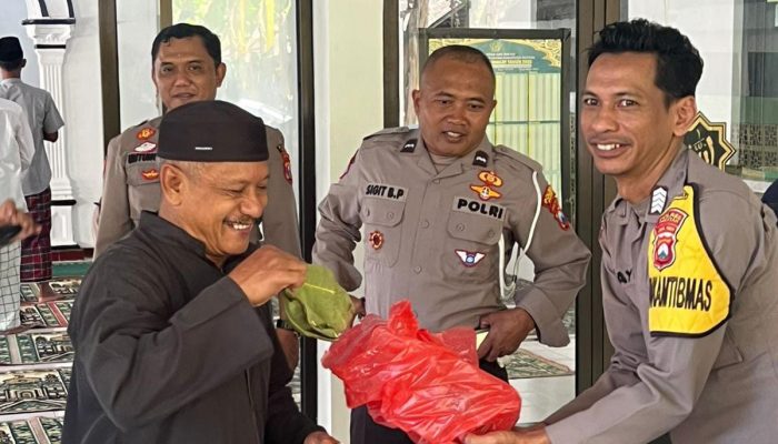 Jumat Berkah Ala Kapolsek Ngadirojo: Inisiasi Pribadi Titan Kurniawan Wujudkan Polisi Dakwah di Tengah Masyarakat