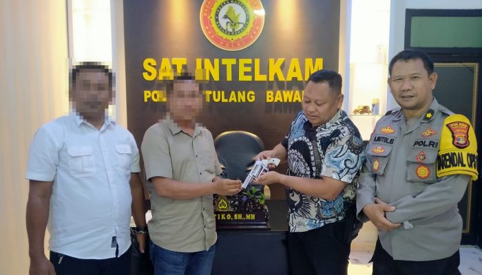 Satuan Intelkam Polres Tulang Bawang Menerima Penyerahan Senpi Ilegal dan Amunisi Aktif, AKP Dartiyo: Kami Berikan Apresiasi