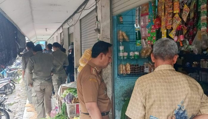 Satpol PP Pacitan dan Bea Cukai Bongkar Asap Ilegal, Pedagang Pasar Punung Dukung Tindakan Tegas