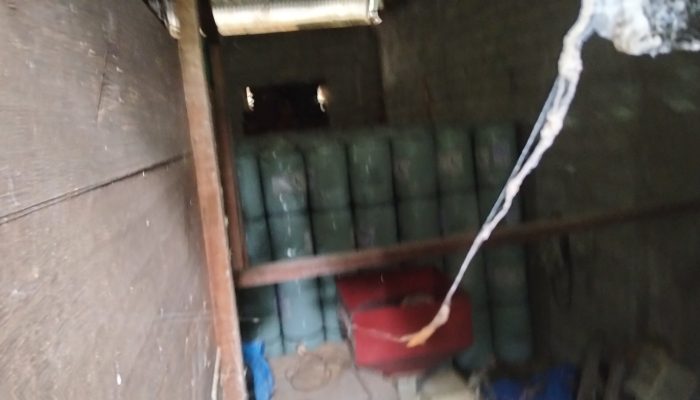 Temuan Ratusan Kaleng Cyanida Di Pemukiman Warga, Diduga Pj Kades S Melindunginya