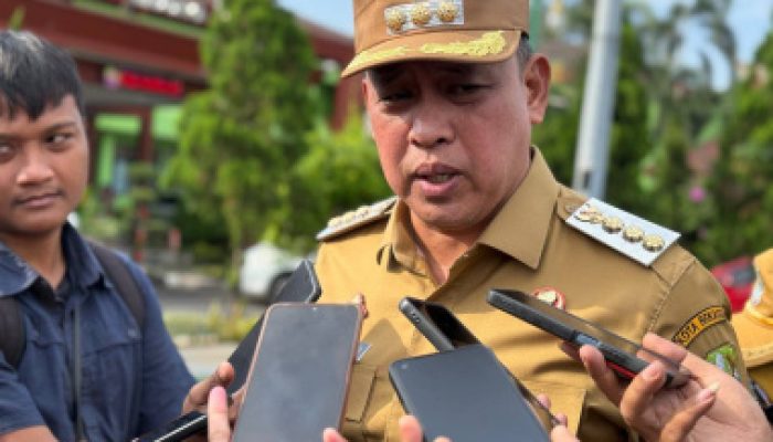 ‎Walikota Bekasi Tri Adhianto Tegaskan Larang Jual Buku di Sekolah Semua Sudah Masuk Dana BOS