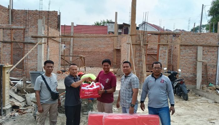 Dinsos Bungo Beri Bantuan Ke Warga yang Kena Musibah Kebakaran.