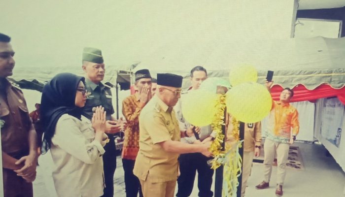Wakil Bupati Kotawaringin Barat Suyanto, S.H.,M.H. Menghadiri Peluncuran Program Makan Bergizi Gratis dari SPPG Yayasan Al Azhar.