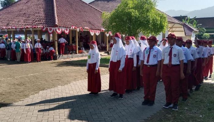 Generasi Muda Ngadirojo Pacitan Tunjukkan Cinta NKRI Lewat Derap Langkah di HUT RI ke-80