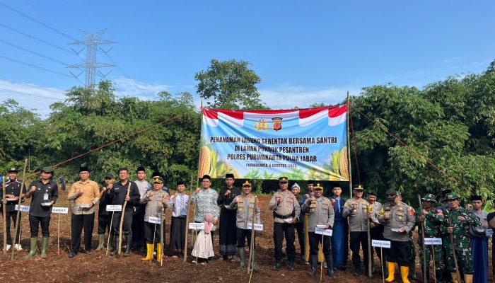 Dukung Swasembada Pangan, Polres Purwakarta Berkolaborasi Dengan Ponpes Tanam Jagung