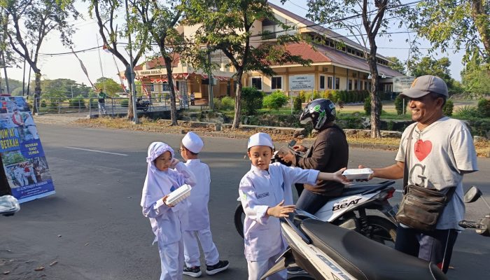 SD Al Mutaqien Giat Sedekah Jum’at.