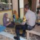 Personel Polsek Plered Ajak Emak emak Manfaatkan Pekarangan Rumah Untuk Tanam Sayuran