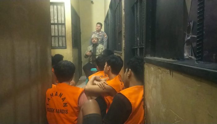 Hari Perdana Menjabat, Kapolsek Kandis Kompol Herman Pelani Gelar Program Binrohtal untuk Tahanan