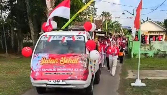 Karang Taruna Tunas Muda dan Warga Kampung Baru Sirnoboyo Kompak Gelar Jalan Sehat Meriahkan HUT RI ke-80