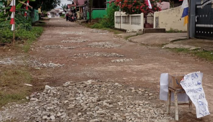 Giat Gotong Royong Perbaikan Jalan RT 33 RW 04 Prumdam Azhar Kelurahan Tanah Mas