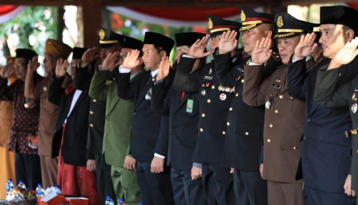 Kapolres Purwakarta Ikuti Upacara Penurunan Bendera HUT RI Ke 80 Tahun 2025