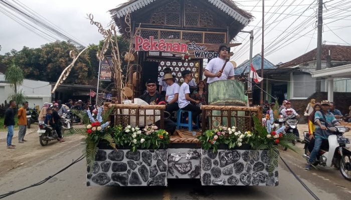 Pasar Tradisional Bisa Bikin Kaya! Karnaval Ngadirojo Buktikan UMKM Desa Wiyoro Siap Mengguncang Pacitan